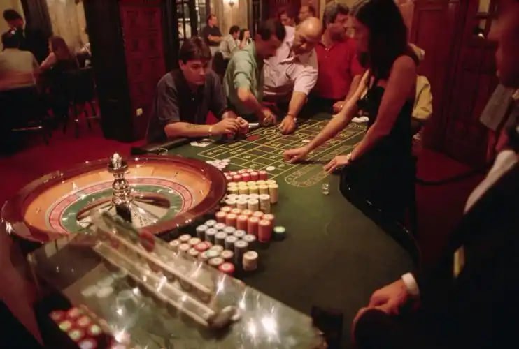 gigahot App Notification — မြန်မာ ကစားသမား Push Notification Bonus Promotion ရနေသောပုံ